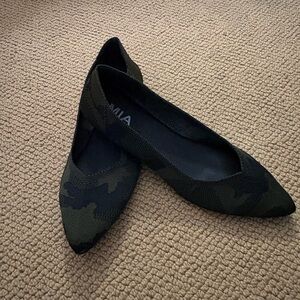 Mia Kerri Camo Knit Pointed-Toe Ballet Flats